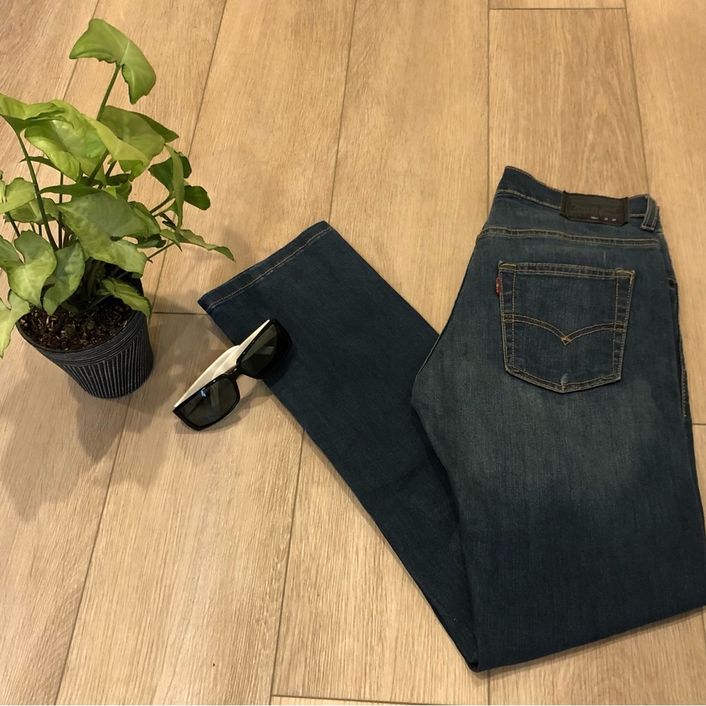 Levi 211 Slim Fit Jeans